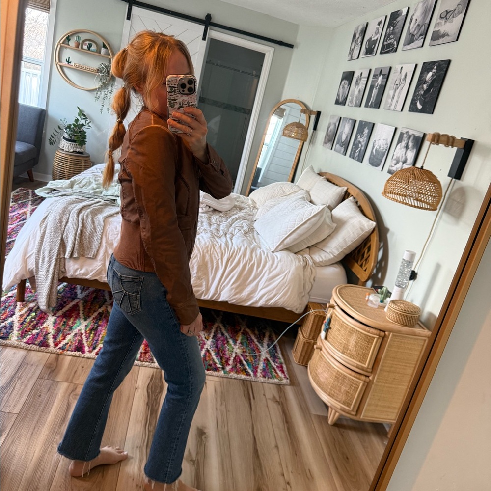 Women's Brown Leather Jacket - Picture 5 of 14